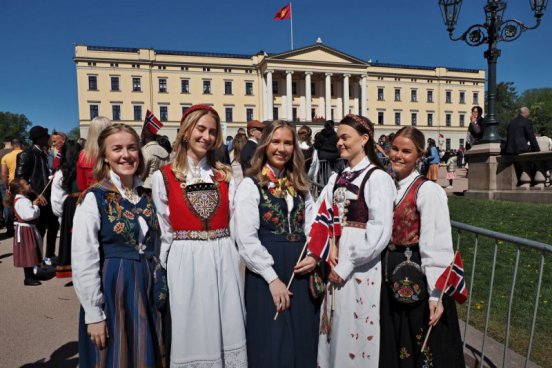 SEDM DIVŮ ISLANDU z Brna a Vídně, hotel, polopenze