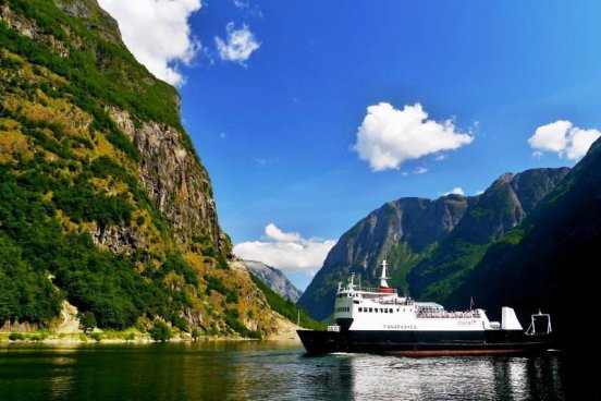 SEDM DIVŮ ISLANDU z Brna a Vídně, hotel, polopenze