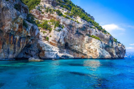 Turistika divokou Sardinií