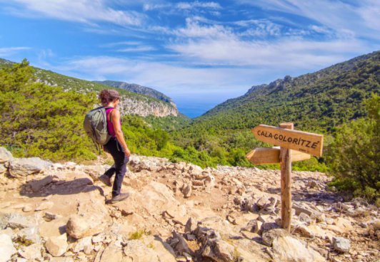 Turistika divokou Sardinií